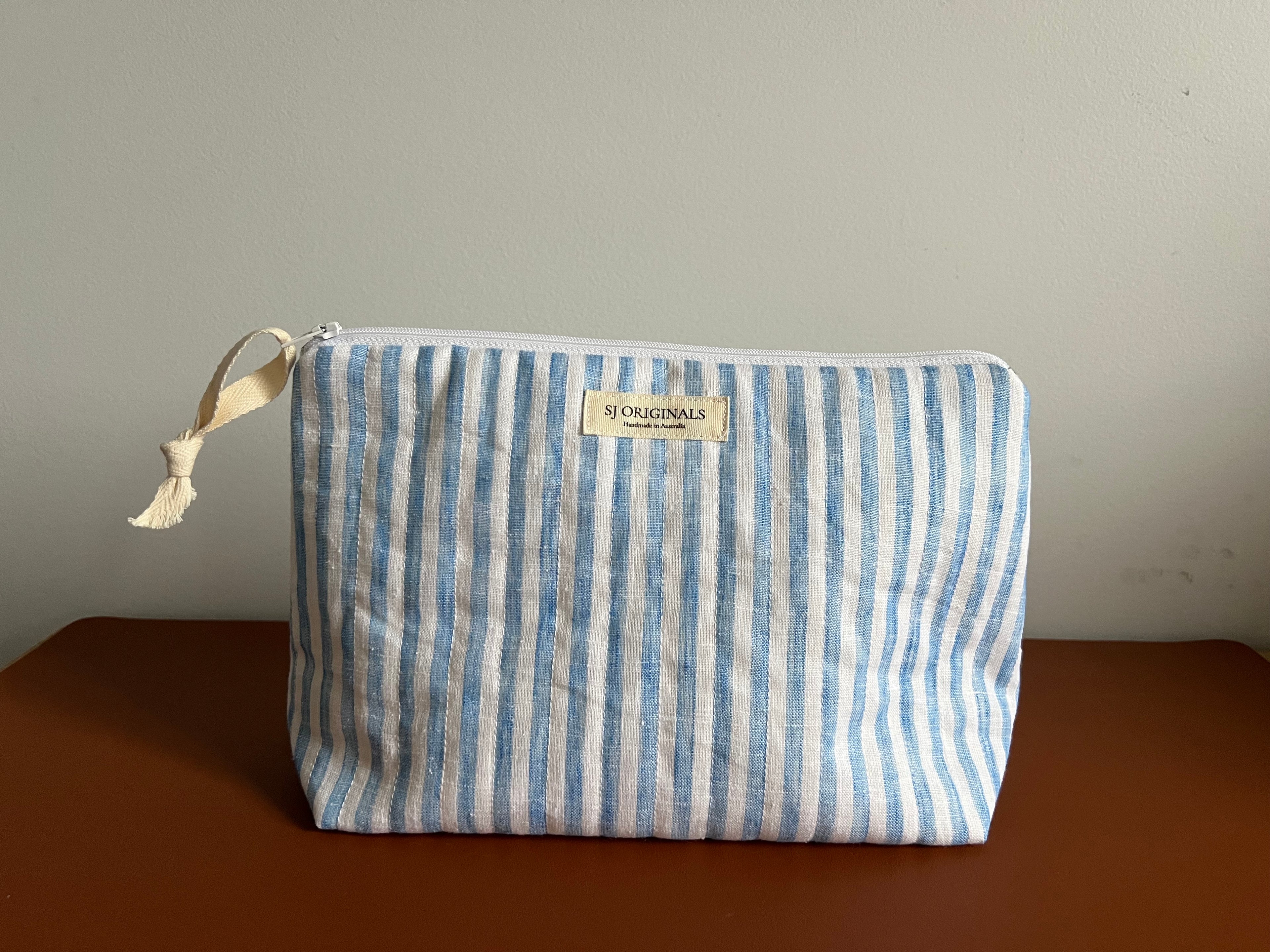 Aelia Essentials Pouch